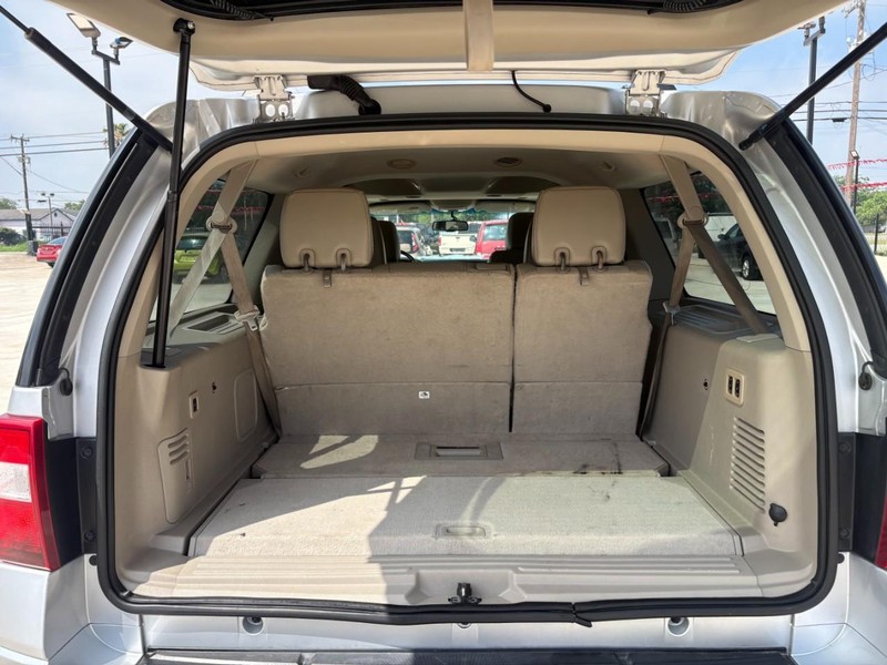 Ford Expedition EL Vehicle Image 16