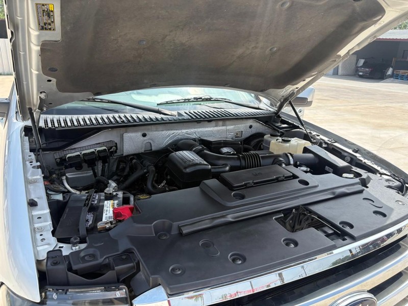 Ford Expedition EL Vehicle Image 17