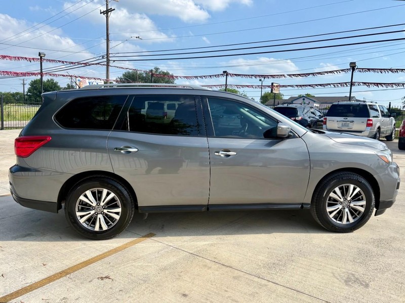 Nissan Pathfinder Vehicle Image 06