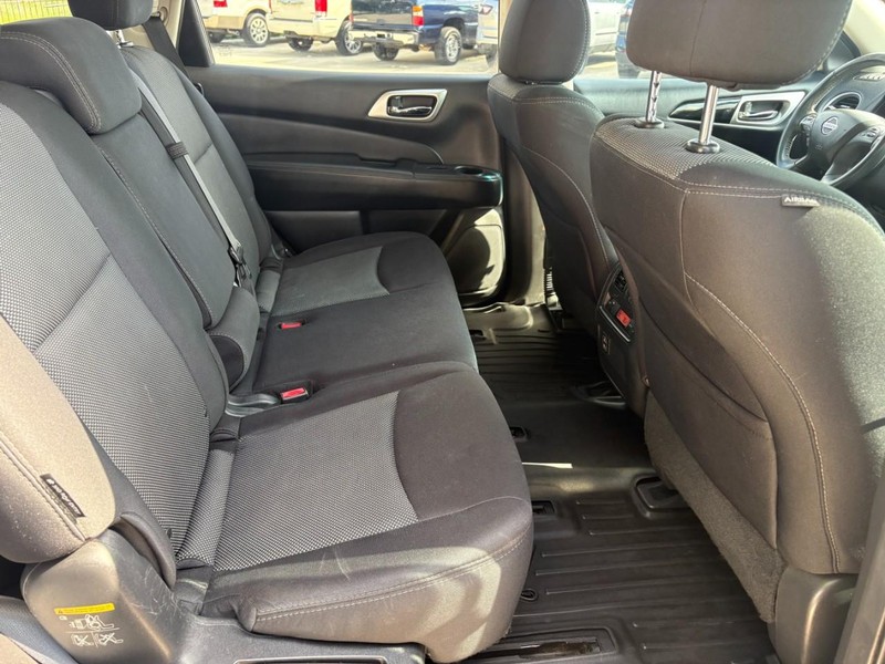 Nissan Pathfinder Vehicle Image 13
