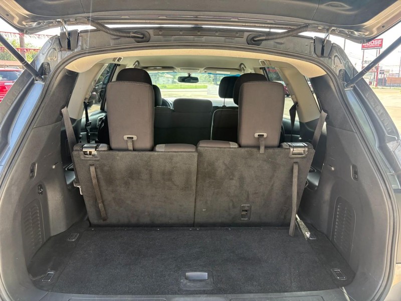 Nissan Pathfinder Vehicle Image 16
