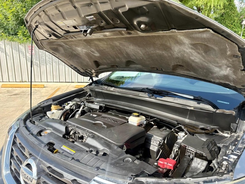 Nissan Pathfinder Vehicle Image 17