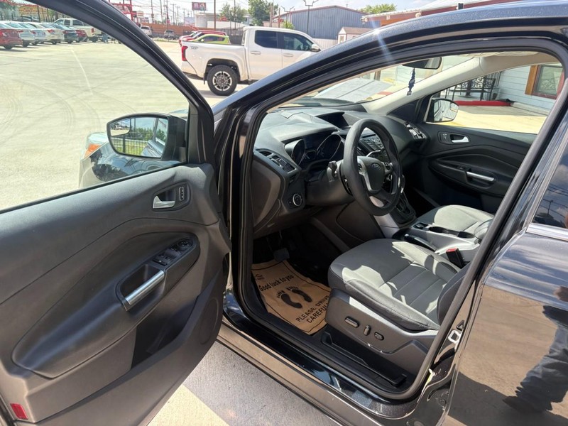 Ford Escape Vehicle Image 09
