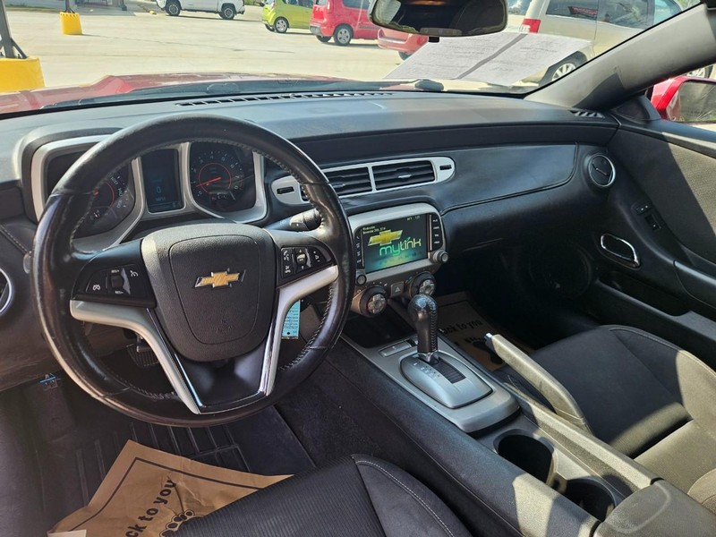 Chevrolet Camaro Vehicle Image 13