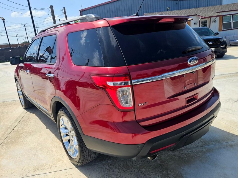 Ford Explorer Vehicle Image 03