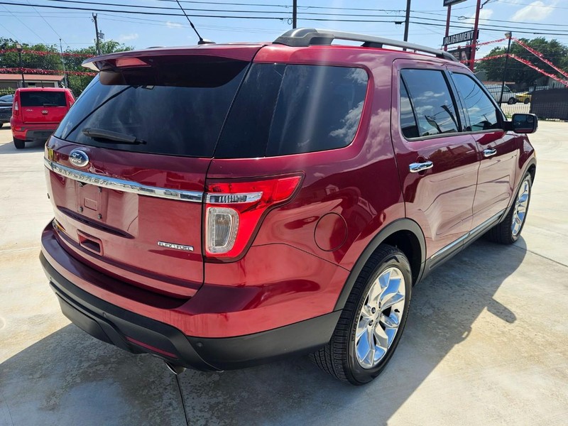 Ford Explorer Vehicle Image 06