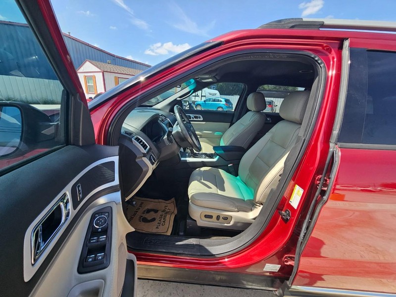 Ford Explorer Vehicle Image 10