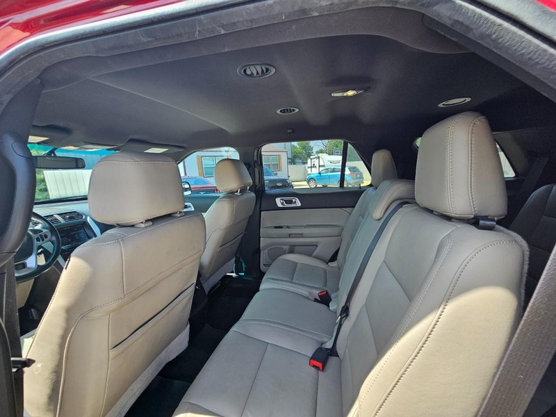 Ford Explorer Vehicle Image 13
