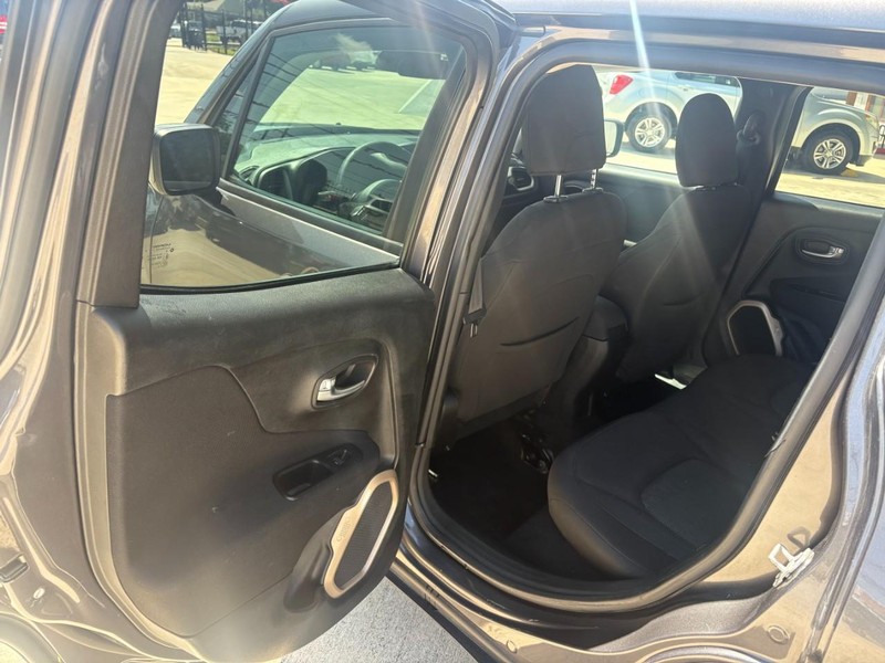 Jeep Renegade Vehicle Image 10