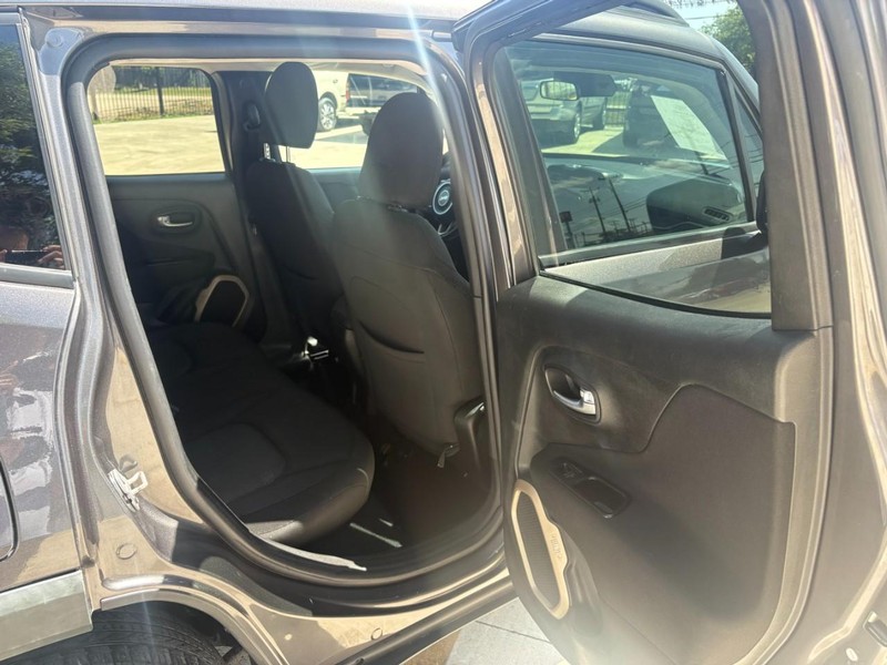 Jeep Renegade Vehicle Image 11