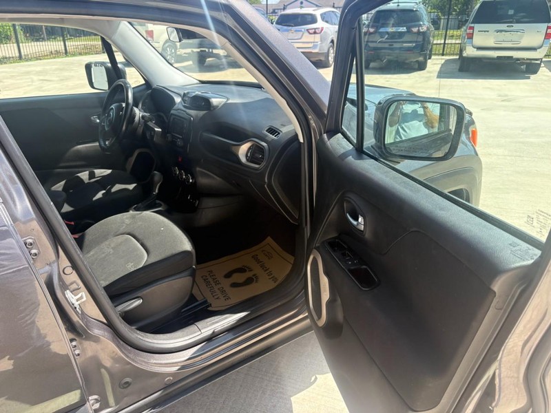 Jeep Renegade Vehicle Image 12