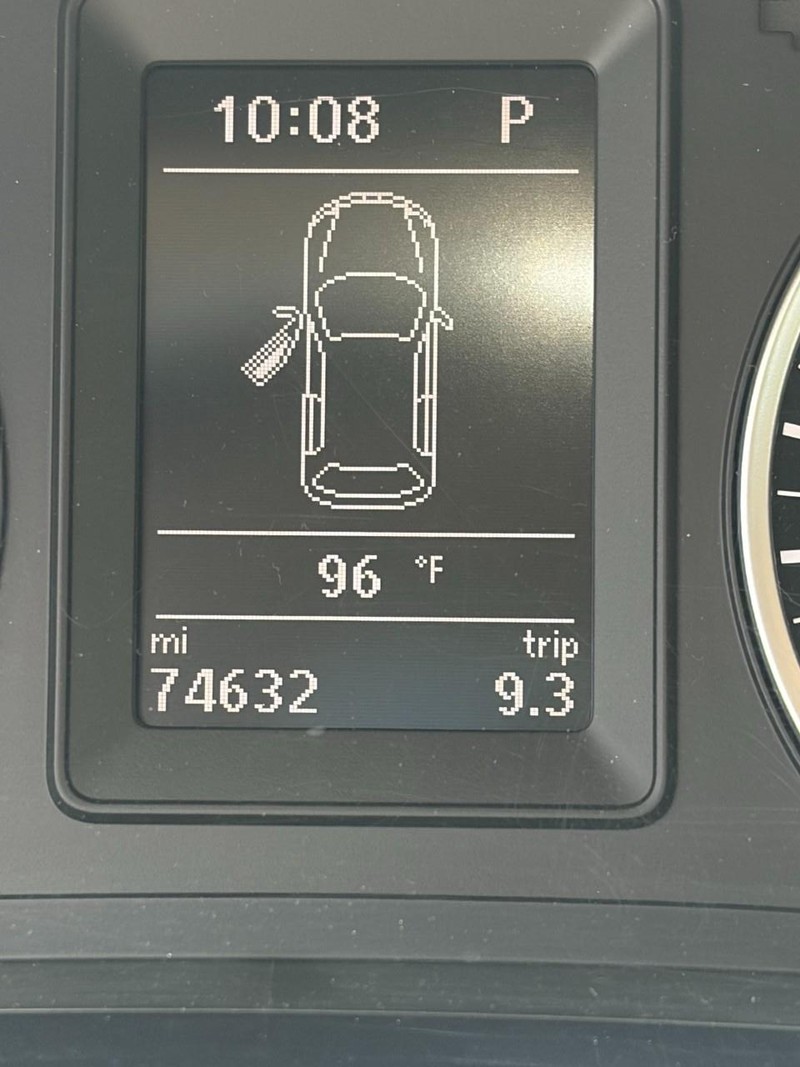 Volkswagen Tiguan Vehicle Image 03