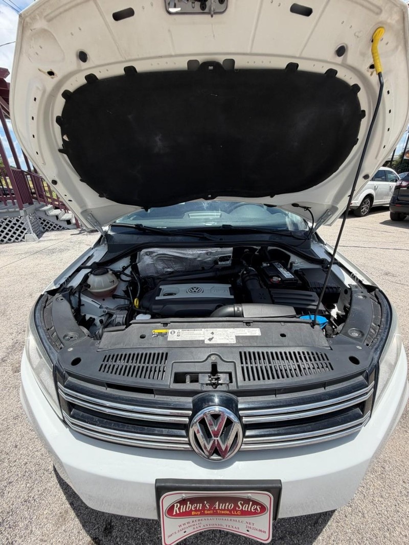 Volkswagen Tiguan Vehicle Image 05