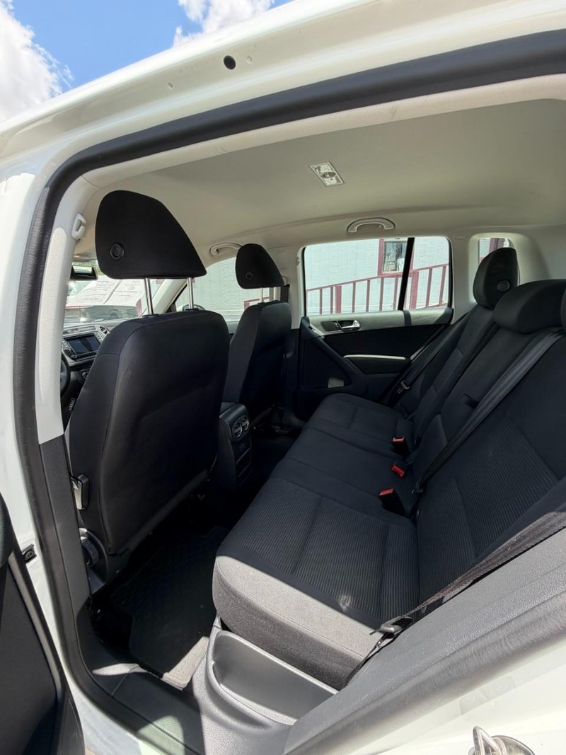 Volkswagen Tiguan Vehicle Image 09