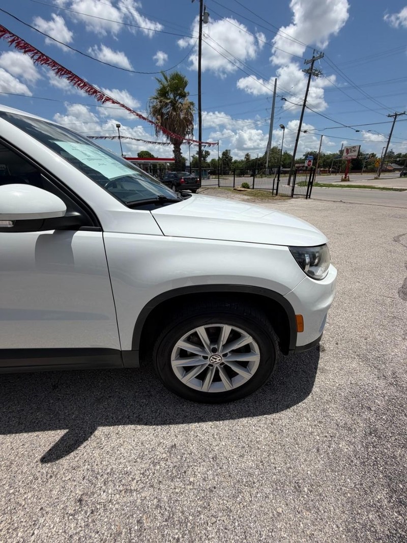 Volkswagen Tiguan Vehicle Image 11