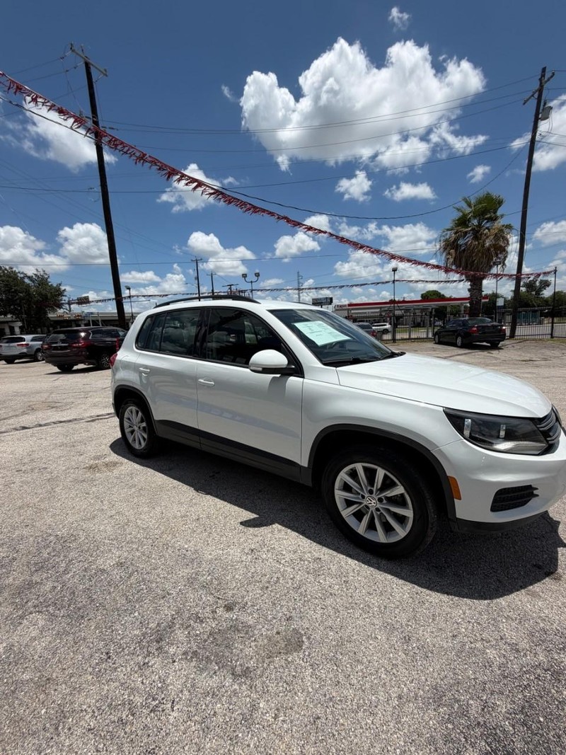 Volkswagen Tiguan Vehicle Image 13