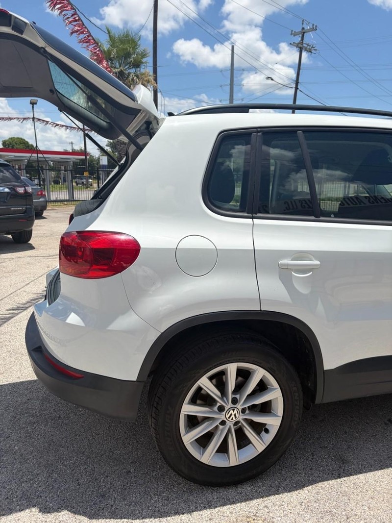Volkswagen Tiguan Vehicle Image 14