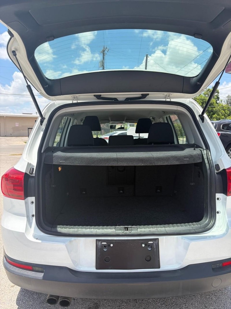 Volkswagen Tiguan Vehicle Image 15