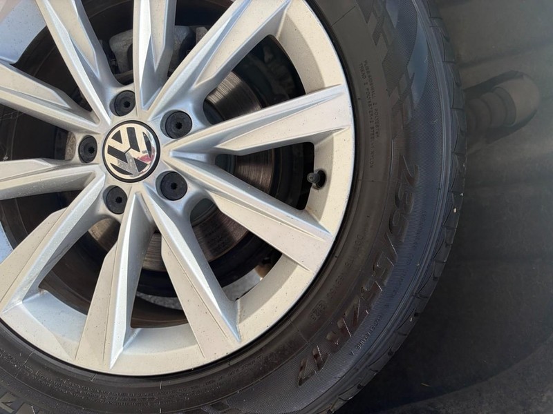 Volkswagen Tiguan Vehicle Image 17