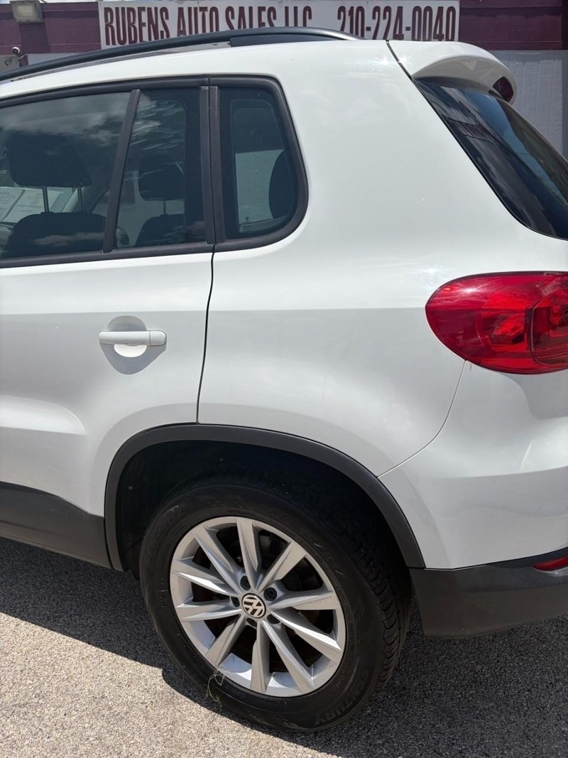 Volkswagen Tiguan Vehicle Image 18