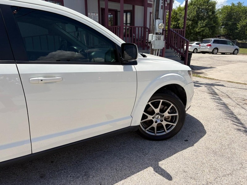 Dodge Journey Vehicle Image 02