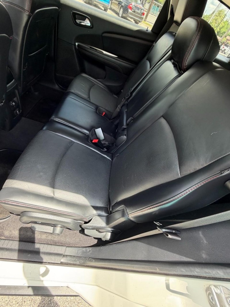 Dodge Journey Vehicle Full-screen Gallery Image 24