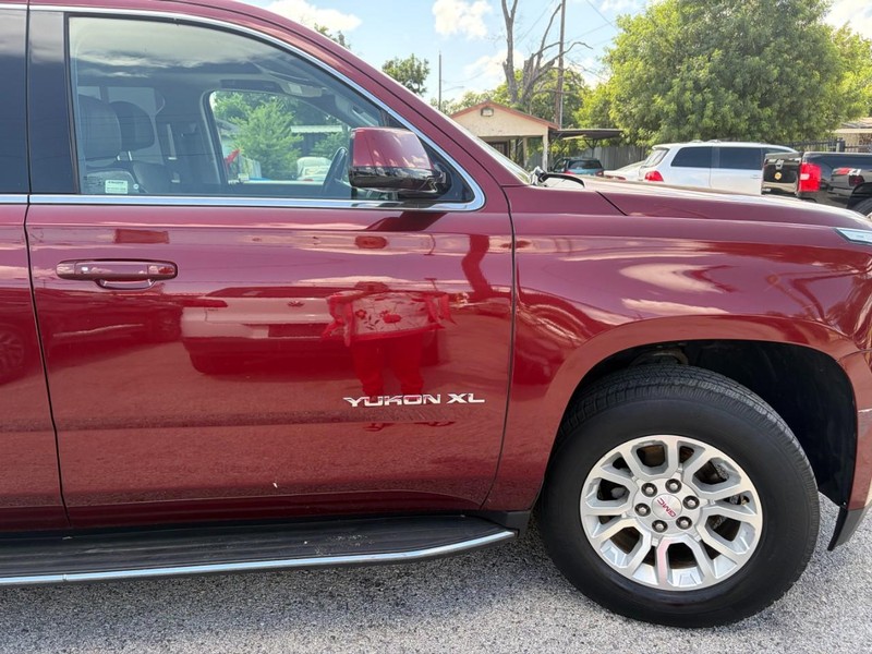 GMC Yukon XL Vehicle Image 02