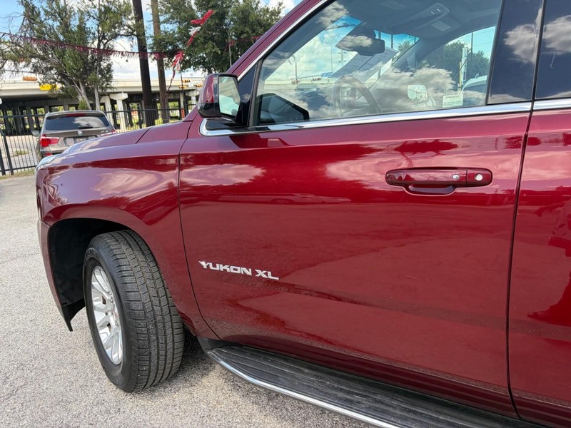 GMC Yukon XL Vehicle Image 15