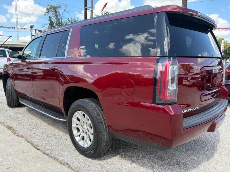 GMC Yukon XL Vehicle Image 17
