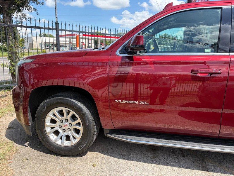 GMC Yukon XL Vehicle Image 25