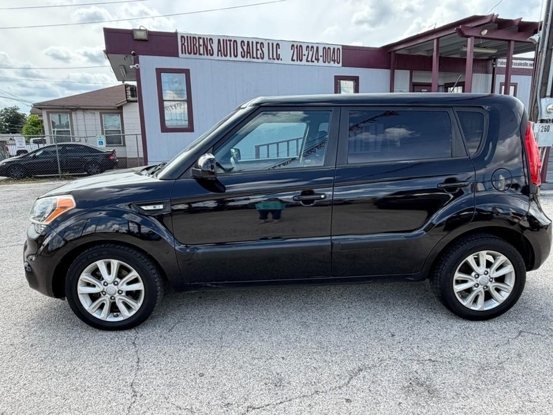 Kia Soul Vehicle Full-screen Gallery Image 02