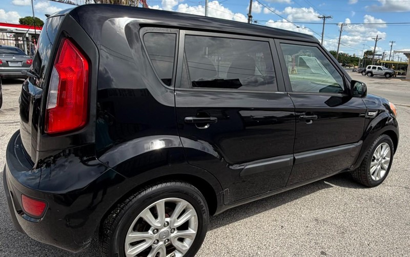 Kia Soul Vehicle Full-screen Gallery Image 04