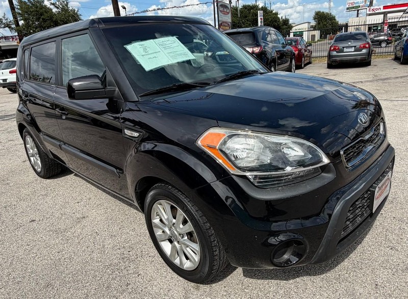 Kia Soul Vehicle Full-screen Gallery Image 06