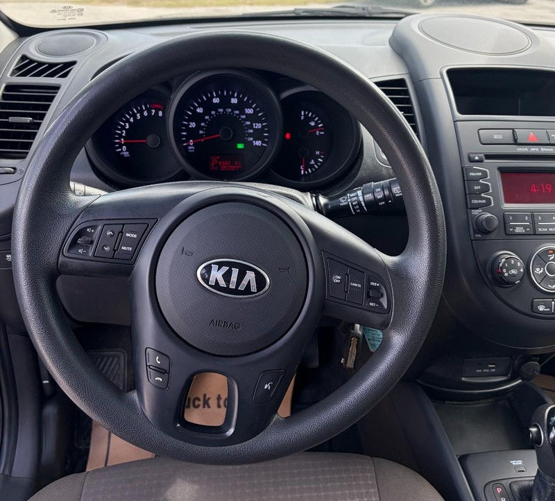 Kia Soul Vehicle Full-screen Gallery Image 09