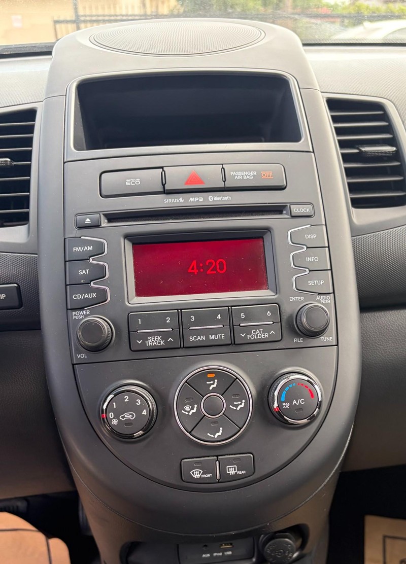Kia Soul Vehicle Full-screen Gallery Image 11