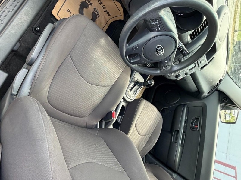 Kia Soul Vehicle Full-screen Gallery Image 12