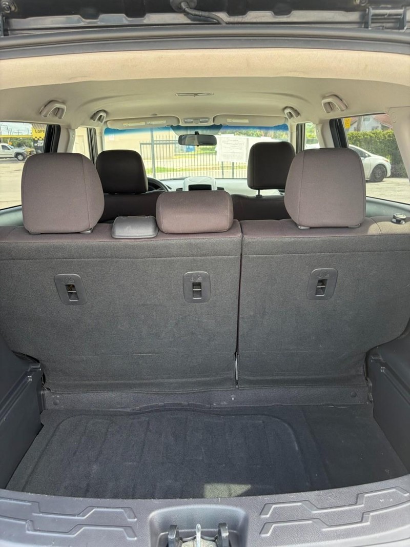 Kia Soul Vehicle Full-screen Gallery Image 14