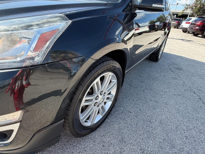 Chevrolet Traverse Vehicle Image 02