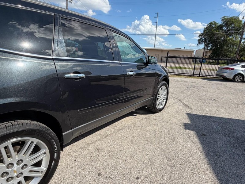 Chevrolet Traverse Vehicle Image 12
