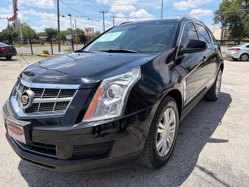 Cadillac SRX Vehicle Full-screen Gallery Image 01