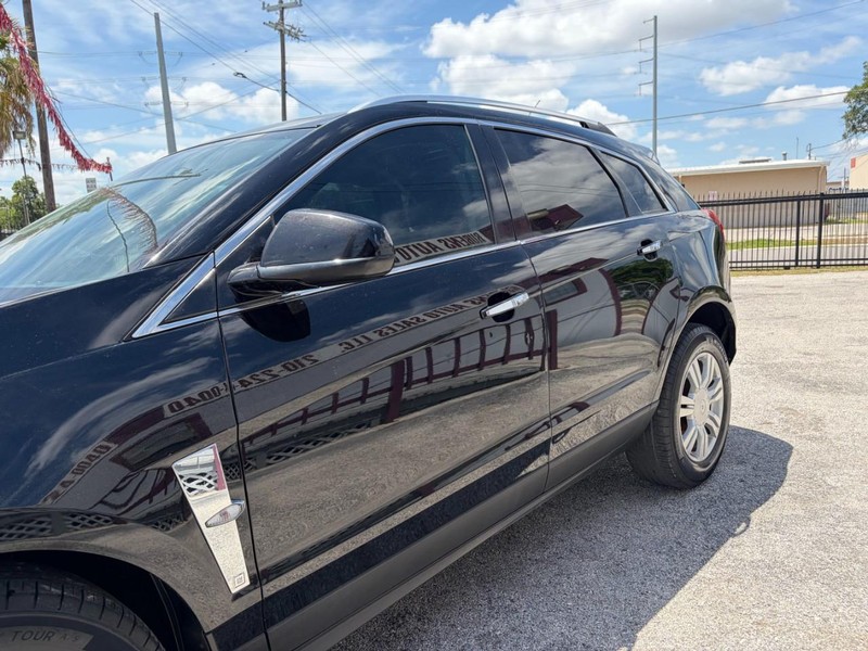 Cadillac SRX Vehicle Full-screen Gallery Image 02