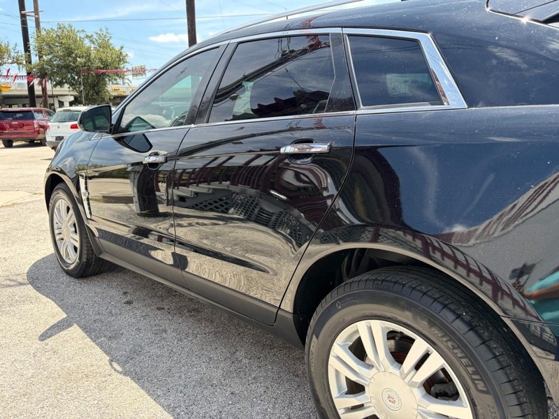 Cadillac SRX Vehicle Full-screen Gallery Image 03