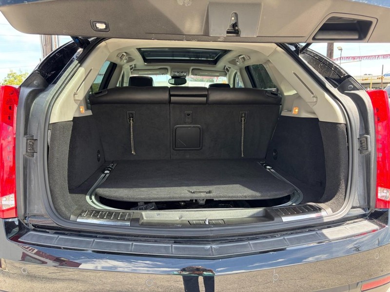Cadillac SRX Vehicle Full-screen Gallery Image 05