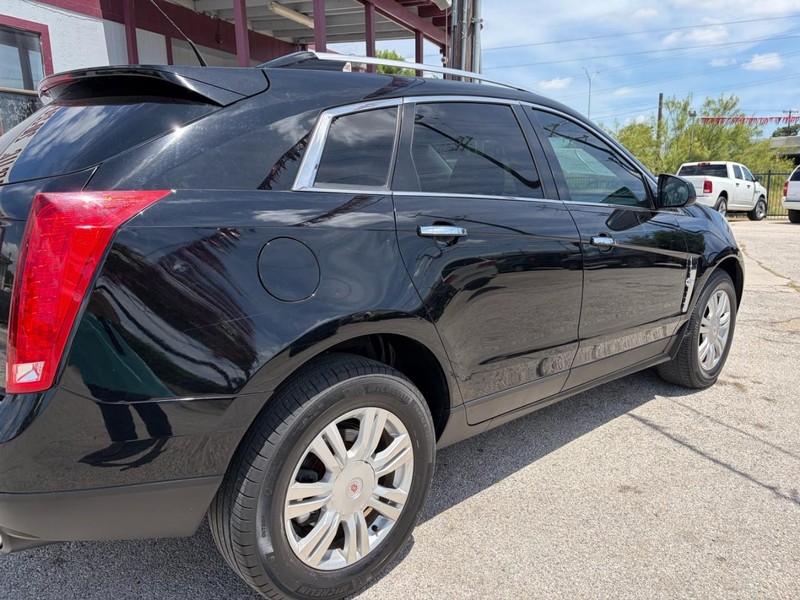 Cadillac SRX Vehicle Full-screen Gallery Image 06