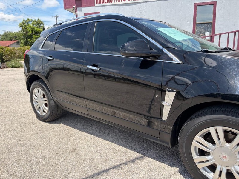 Cadillac SRX Vehicle Full-screen Gallery Image 07