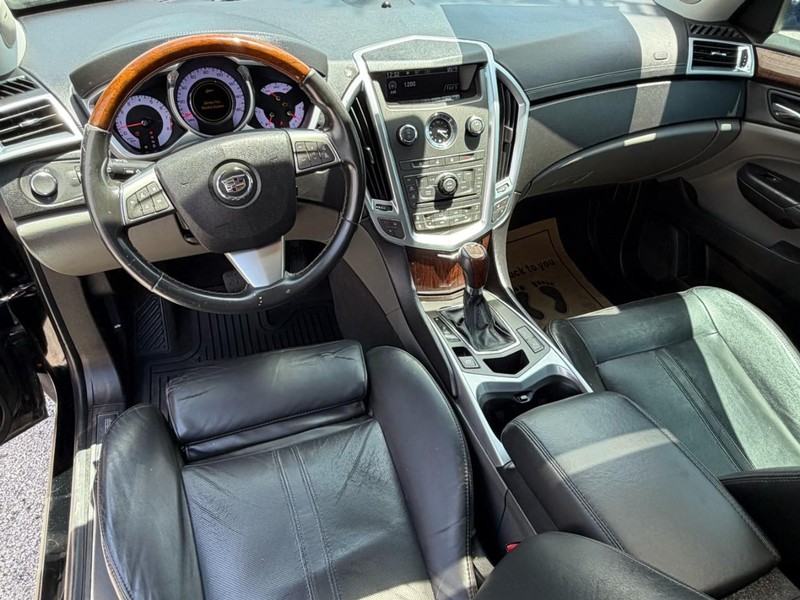 Cadillac SRX Vehicle Full-screen Gallery Image 11