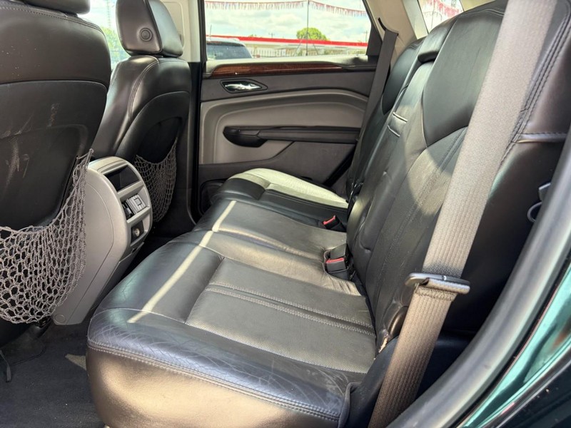 Cadillac SRX Vehicle Full-screen Gallery Image 13