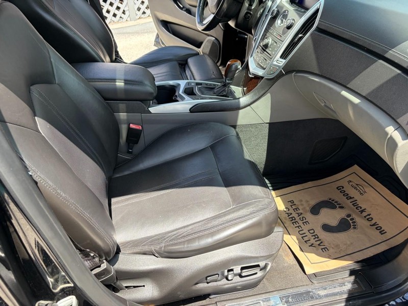 Cadillac SRX Vehicle Full-screen Gallery Image 15