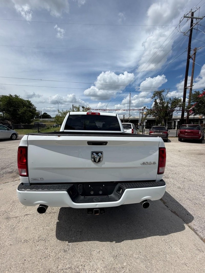 Ram 1500 Vehicle Full-screen Gallery Image 03