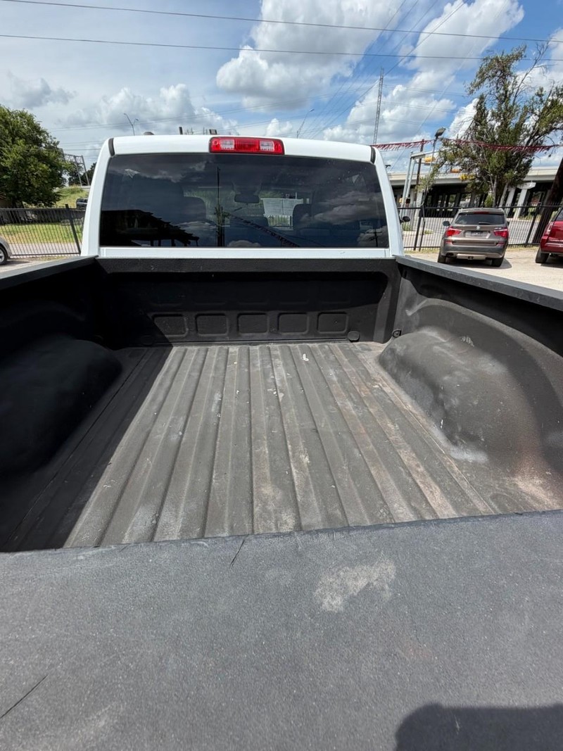 Ram 1500 Vehicle Full-screen Gallery Image 04